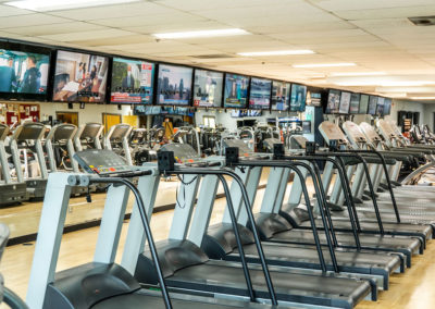 Plenty of Treadmills at Lyft Fitness Gym in Gresham
